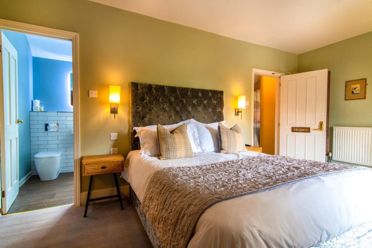 Отель Crown & Punchbowl Milton  Экстерьер фото
