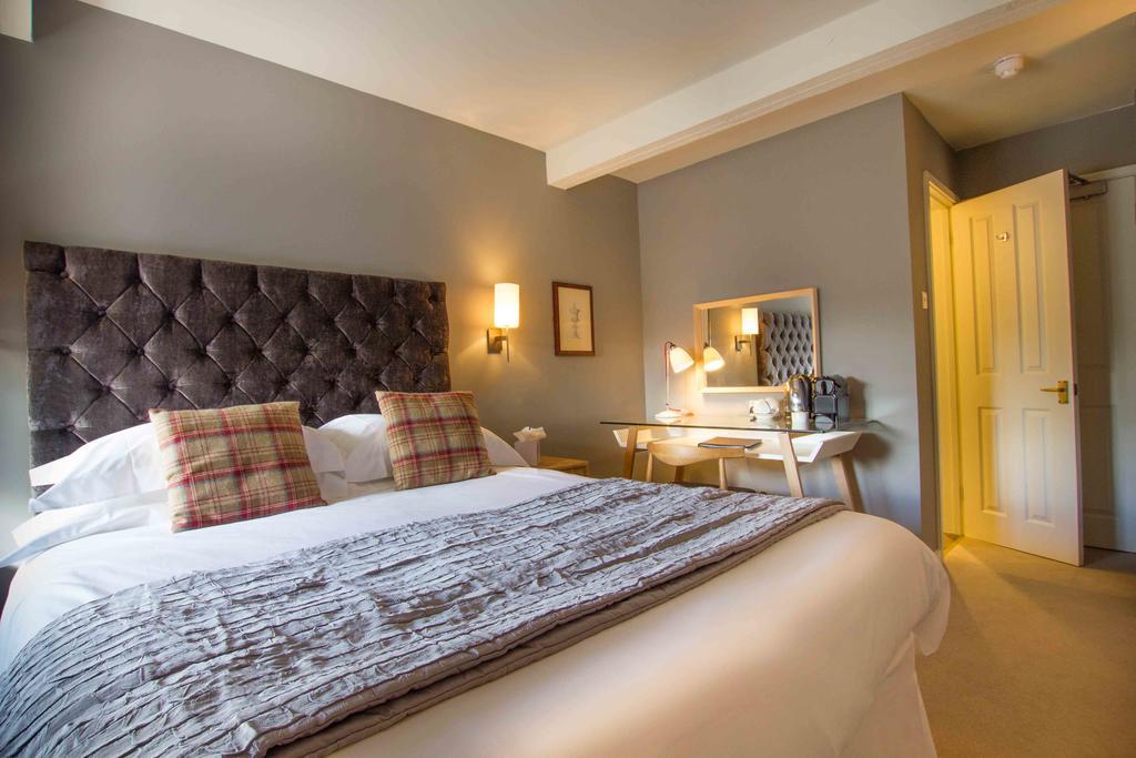 Отель Crown & Punchbowl Milton  Экстерьер фото